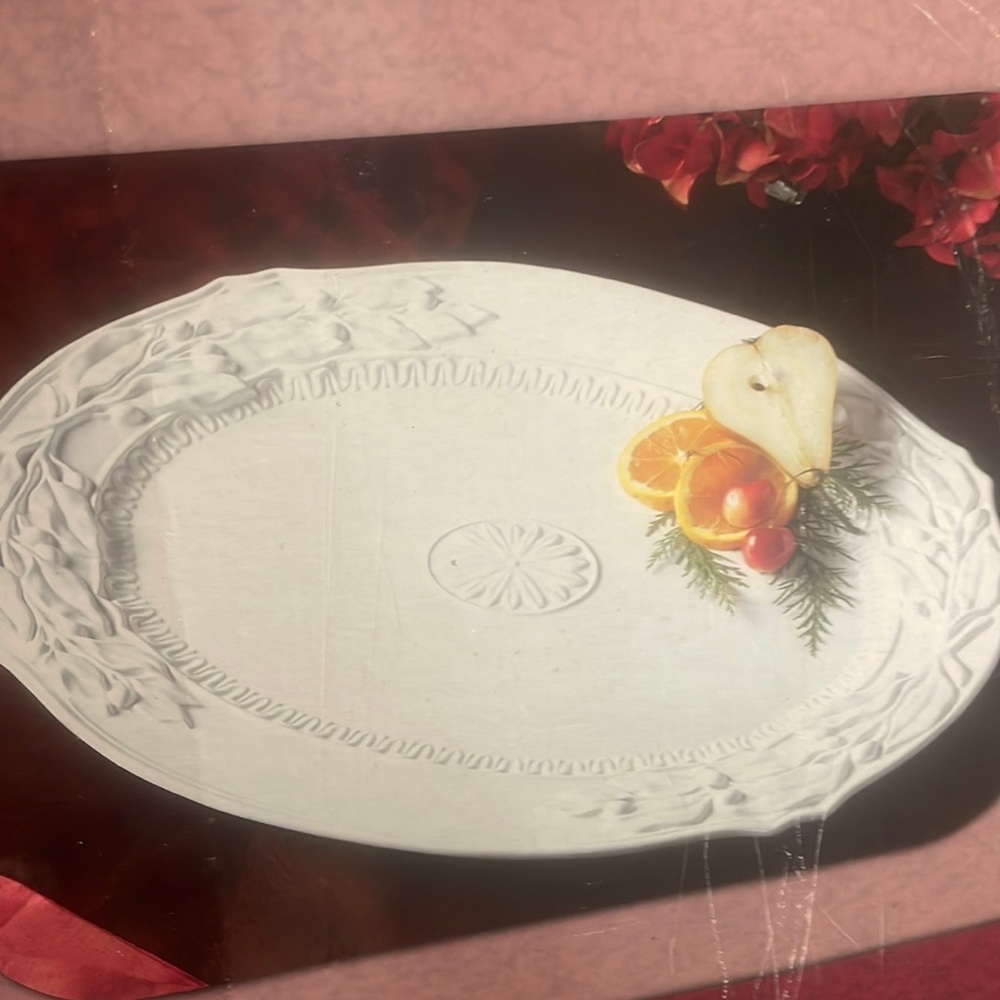 New Fitz and Floyd in original box Chateau Blanc large platter in white